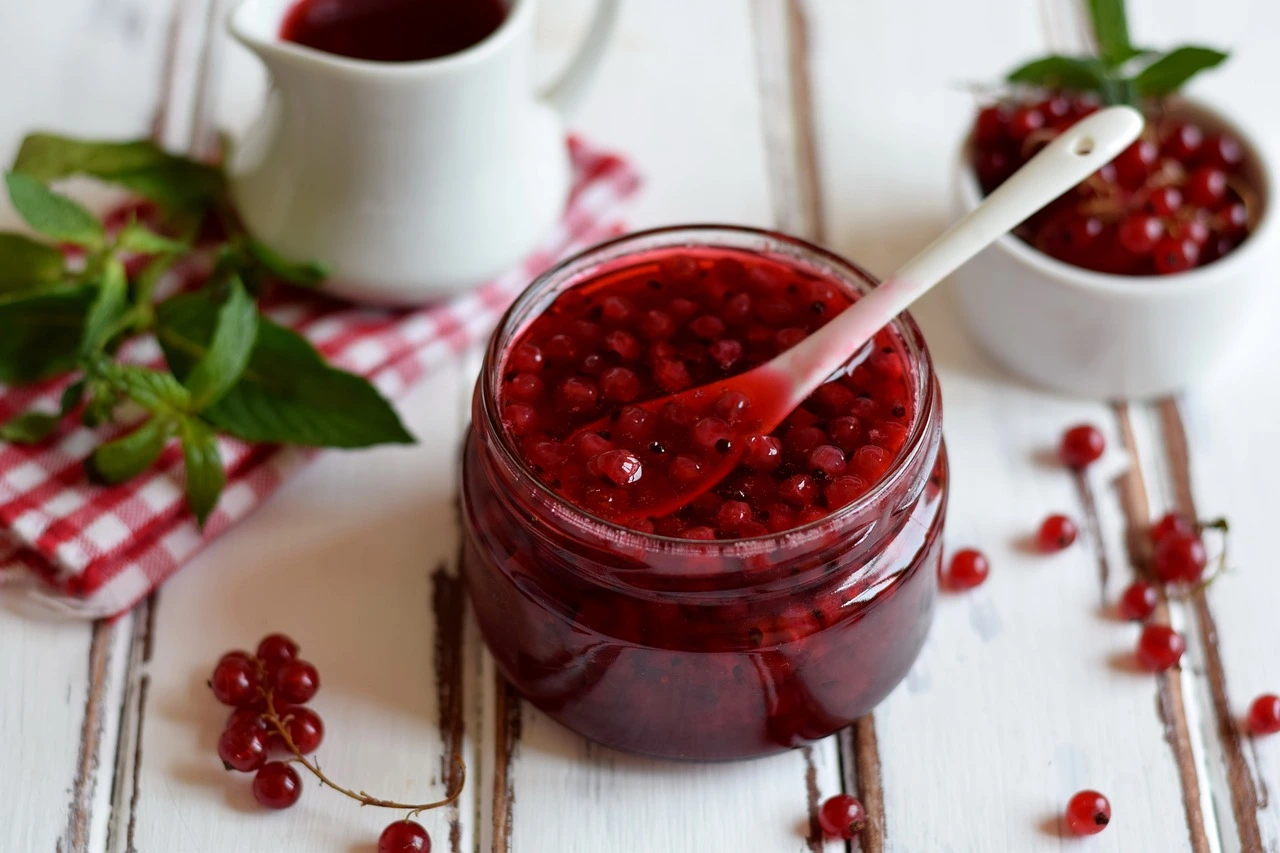 How to pump fruit jam with seeds